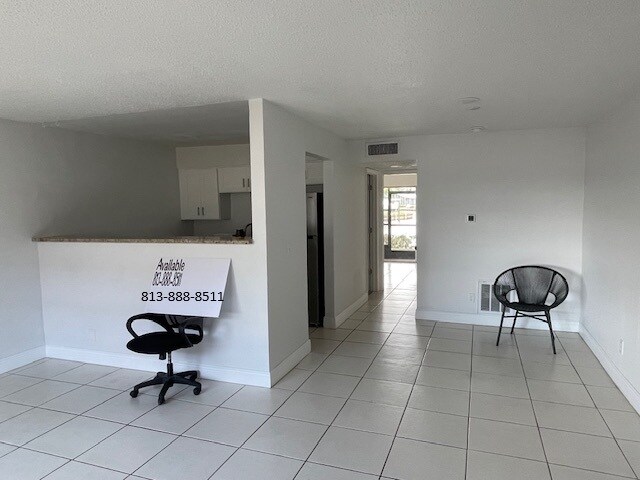 Foto del edificio - 9217 Tudor Dr