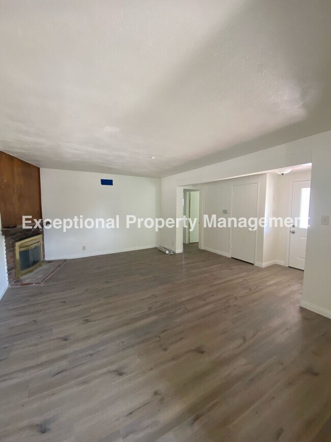 Foto del edificio - Great 4 bedroom 2 bath single story home