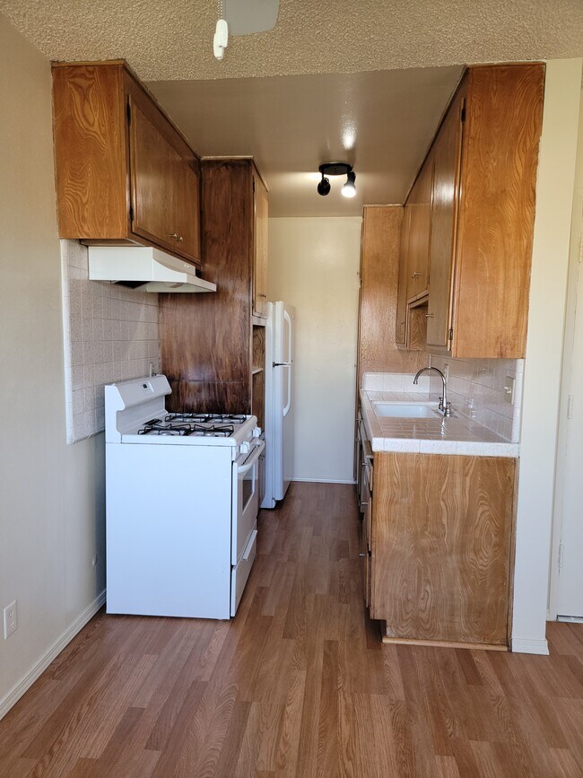 Kitchen - 612 N Orange Dr