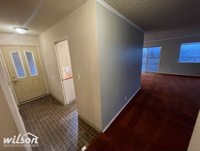 Building Photo - Exceptional 5-Bedroom Home in Terrace Heig...