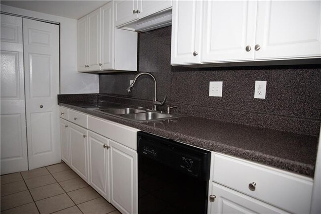 Building Photo - 3810 Kensingwood Trce