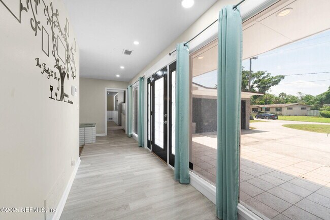 Foto del edificio - 7930 Bellemeade Blvd