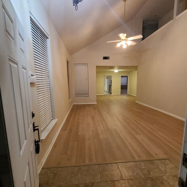 Foto del edificio - 16786 N Blue Jay Dr