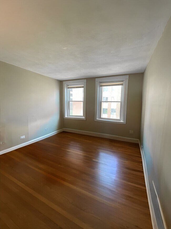Building Photo - 7/1 Oversized 2BR in Coolidge Corner, near...