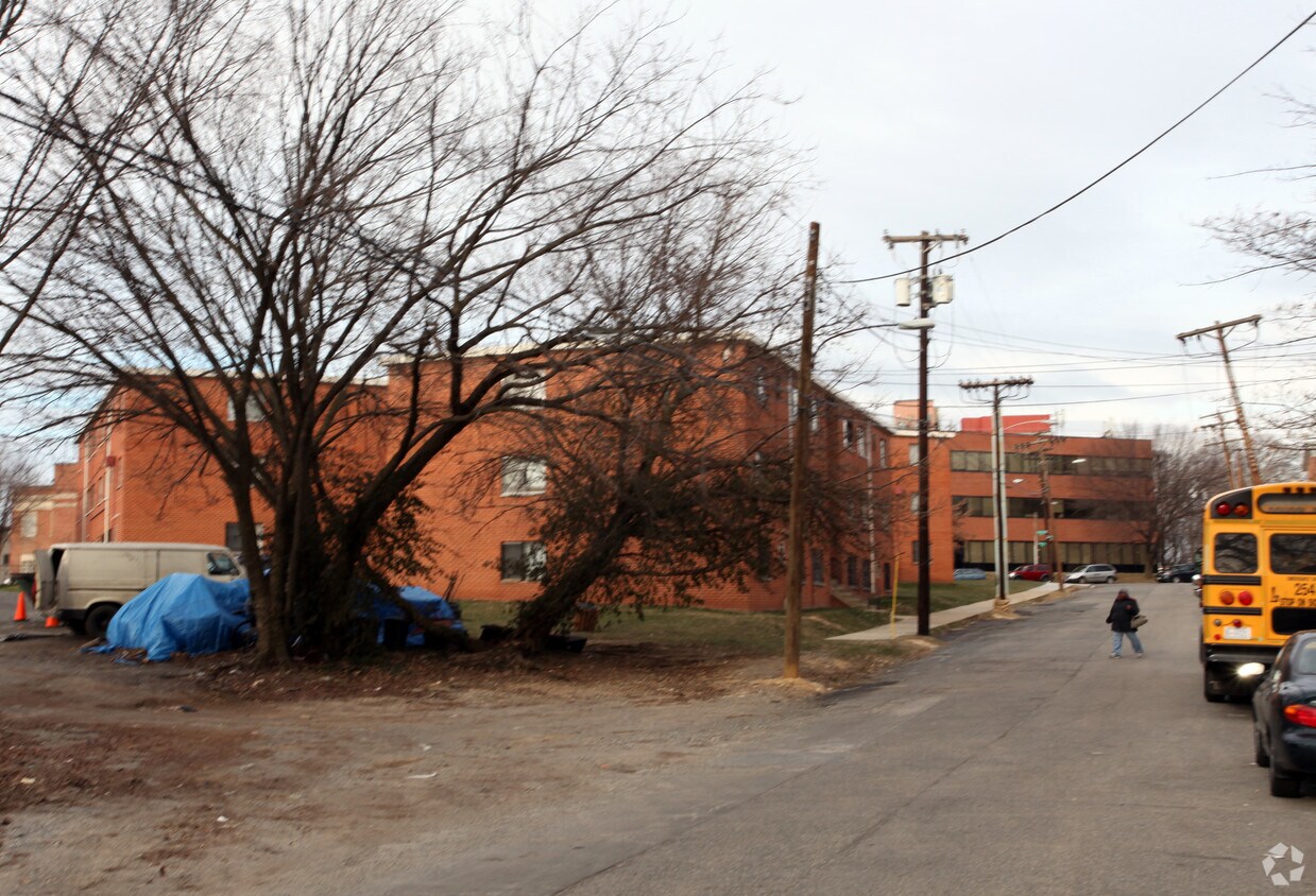 Building Photo - 113-115 Wilmington Pl SE