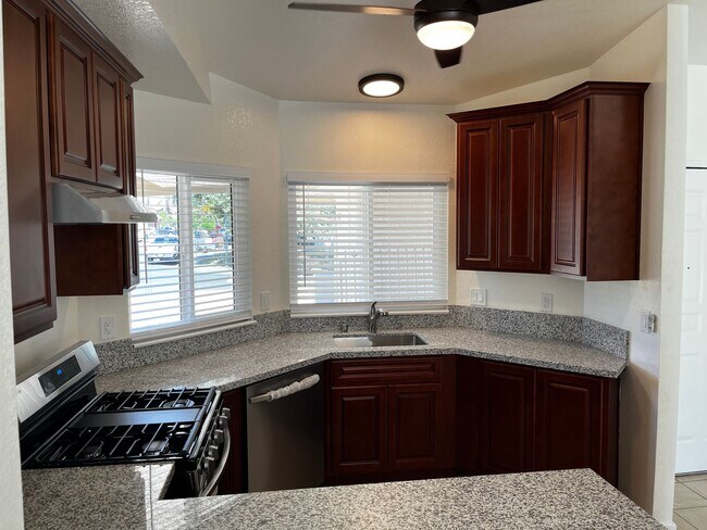 Building Photo - Newly Renovated 2 Bedroom , 1 Bath, 1600 S...