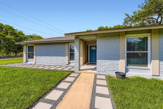 Building Photo - 10815 Lambert Cir
