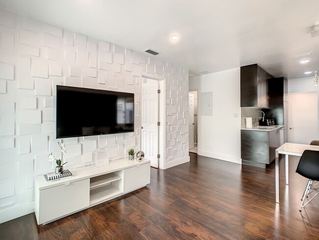 Building Photo - 2714 SW 36th Ave