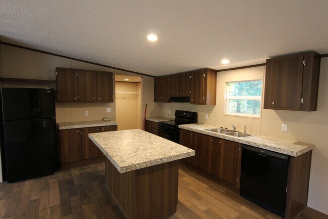Building Photo - 3091 Shannon Rd