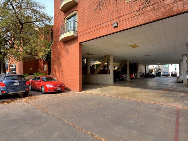 Building Photo - 106 E 30th