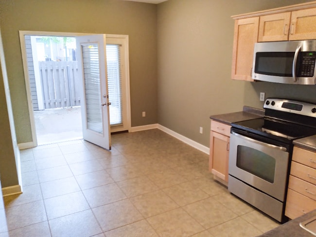 Building Photo - 2120 Cherry Hill Dr