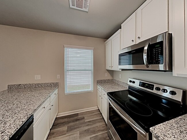 Building Photo - 1050 Wedgewood Ct NE