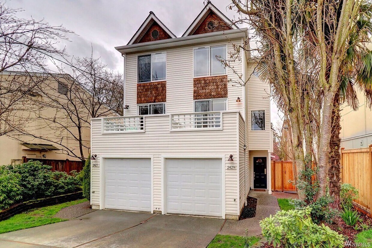 Foto principal - Updated Town Home in heart of Ballard just...