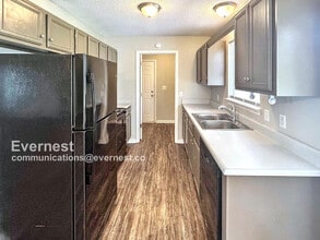 Building Photo - 7614 Greenway Dr