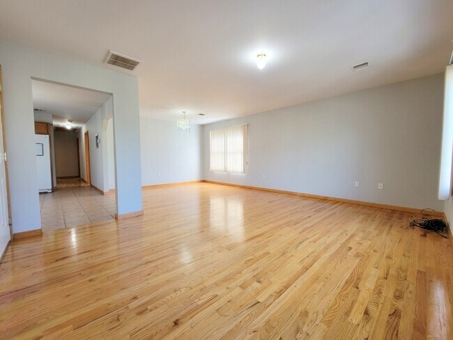 Building Photo - 430 Elm St