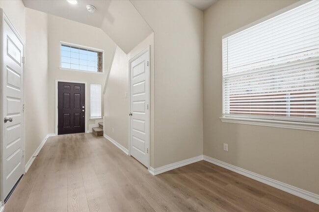 Building Photo - 3916 Ford Dr