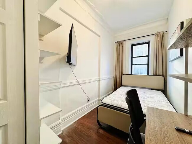 Foto del edificio - Furnished room/NOT APARTMENT