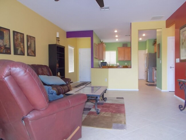 Building Photo - Fully furnished 3-bedroom, 2.5-bath home a...