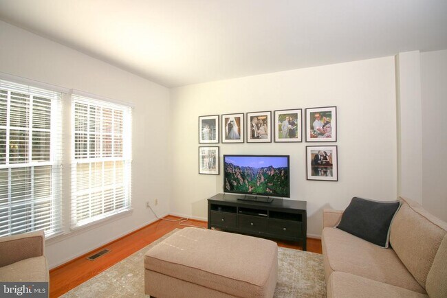 Foto del edificio - 1392 Park Garden Ln