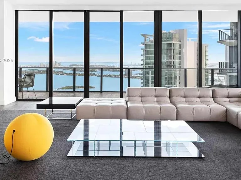 Primary Photo - 650 NE 32nd St