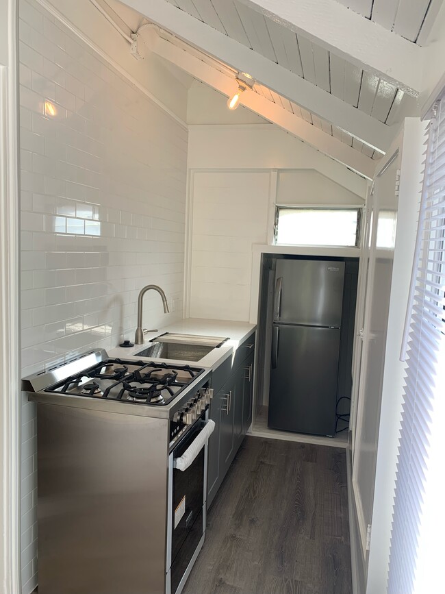 Kitchen - 1427 N Hudson Ave