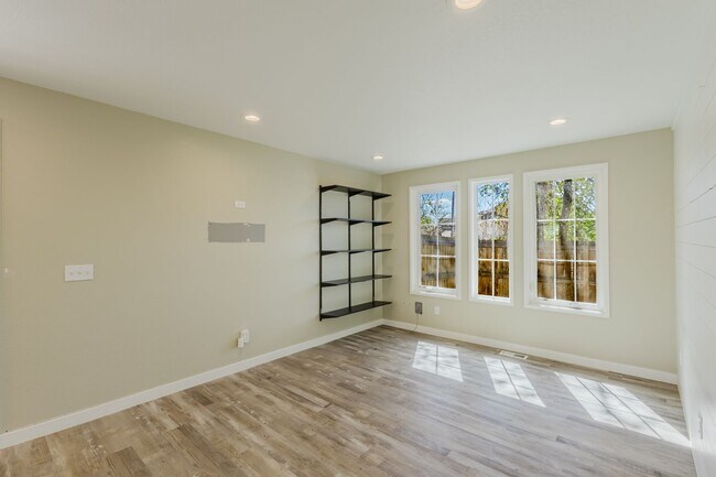 Building Photo - Great updated house in Southeast Denver near Cherry Hills!