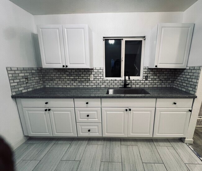 Kitchen - 15573 4th St