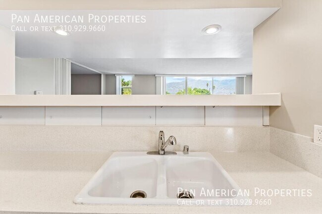 Foto del edificio - 1155 E Del Mar Blvd