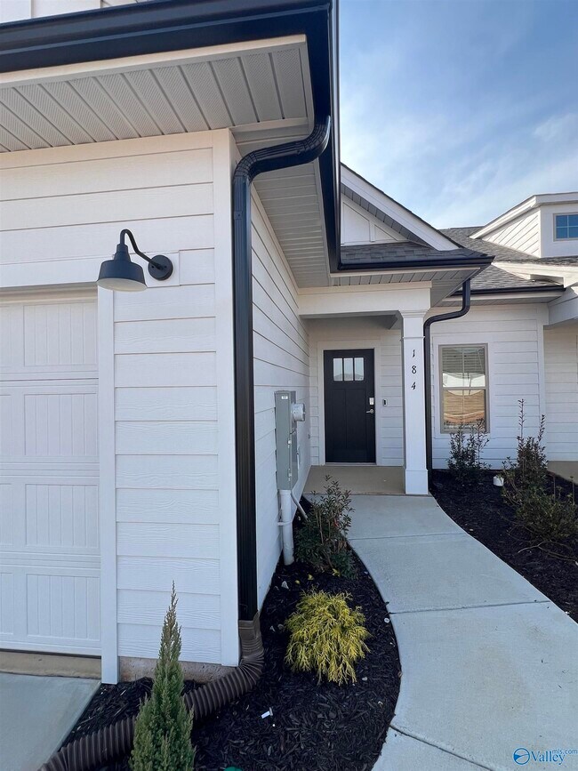 Building Photo - 184 Little Britain St