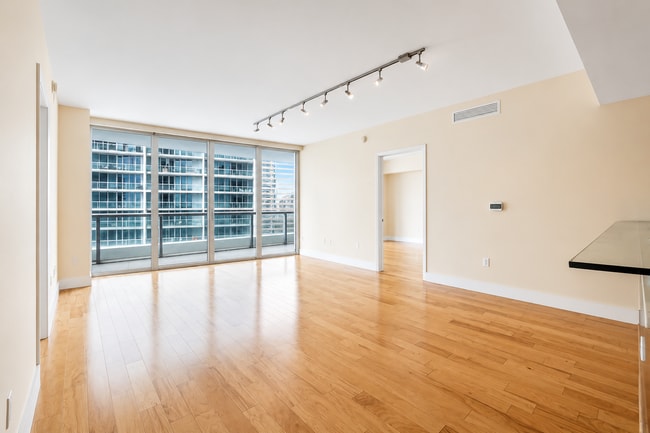 Foto del edificio - 475 Brickell Ave