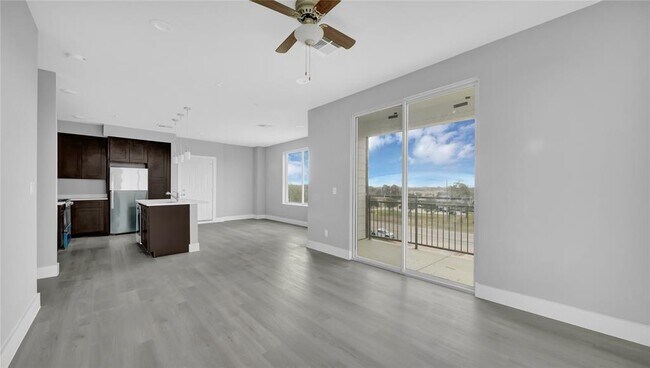 Foto del edificio - 1100 Hwy 90 W