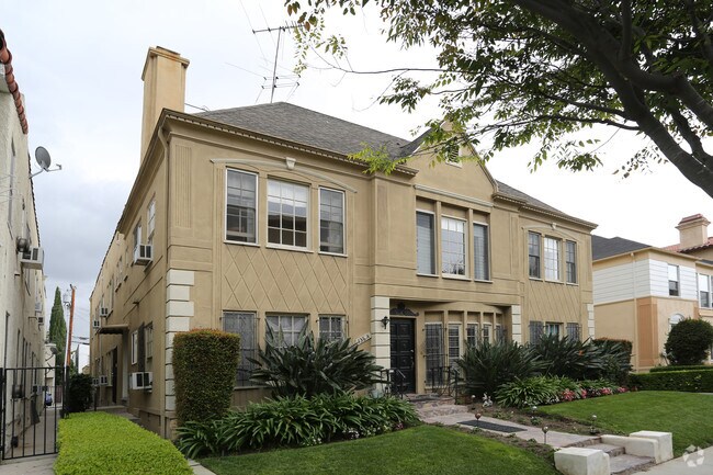 Building Photo - 136 S Reeves Dr