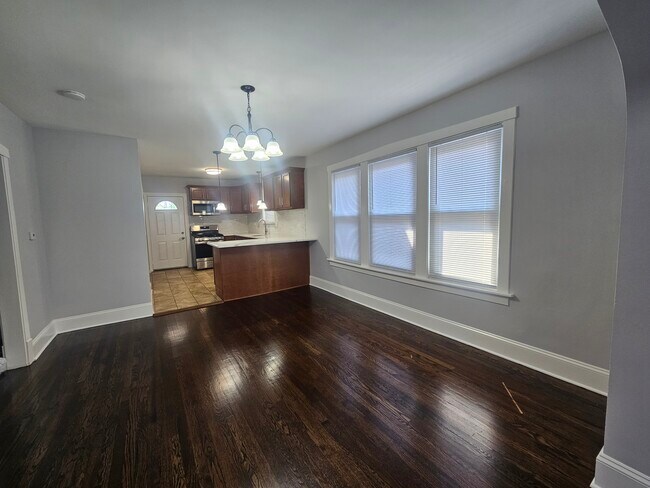 Building Photo - 3805 N Sacramento Ave