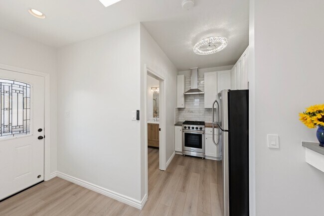 Building Photo - 403 N San Gabriel Ave
