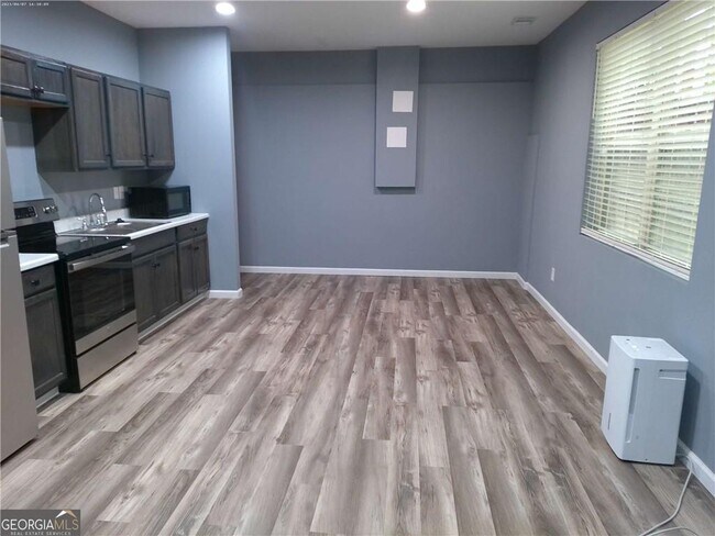 Building Photo - 1471 Cliffview Ter