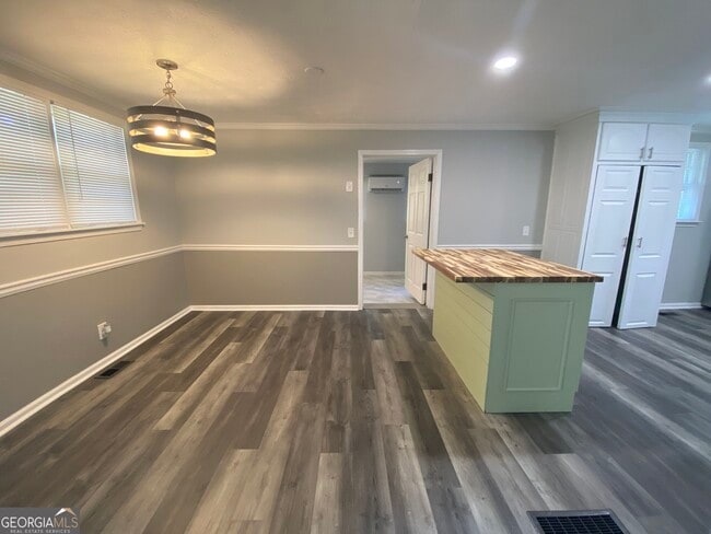 Building Photo - 914 Ozora Rd