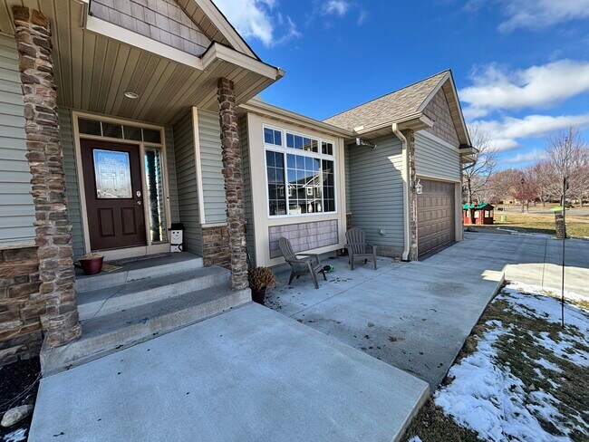 Building Photo - 6364 Bakken St