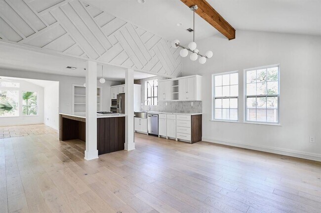 Building Photo - 1100 S 5th St