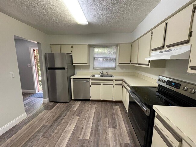 Foto del edificio - 200 St Andrews Blvd