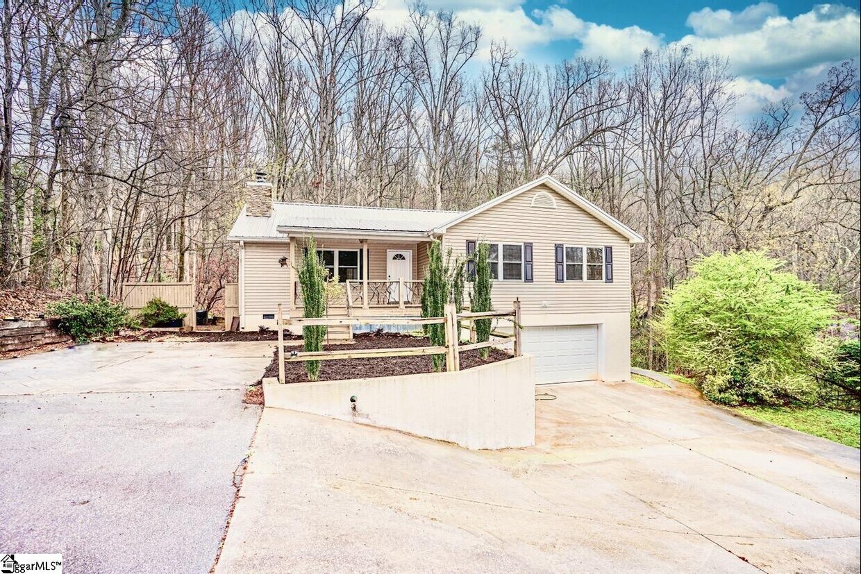 19 Parker Ridge Ln, Greenville, SC 29609 House for Rent in Greenville