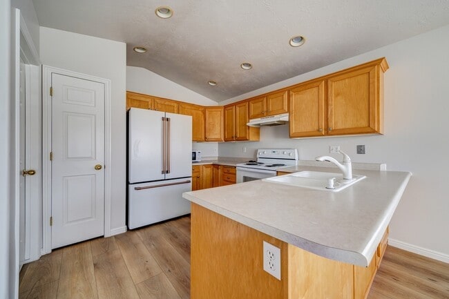 Building Photo - 5056 W Rock Ridge Ln