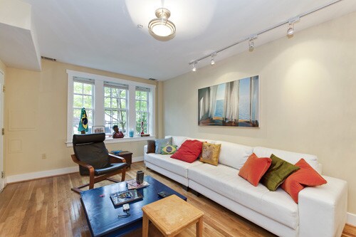 Foto principal - 1229 10th St NW