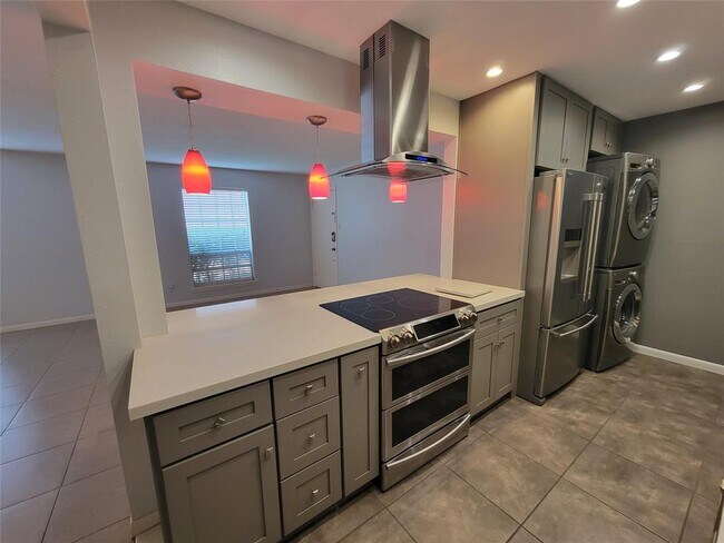 Building Photo - 2711 Briarhurst Dr