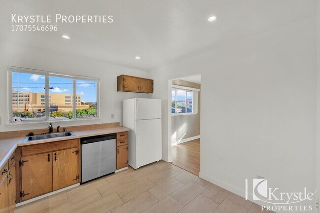 Building Photo - Pet friendly home, landscaping included