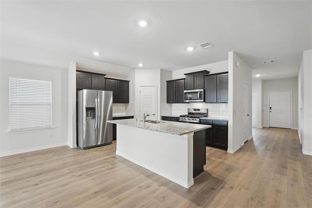 Foto del edificio - 7420 Raynor Pl