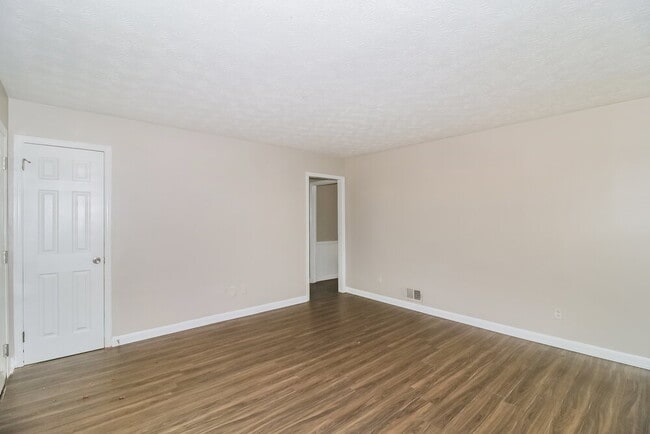 Building Photo - 7006 Knollwood Dr