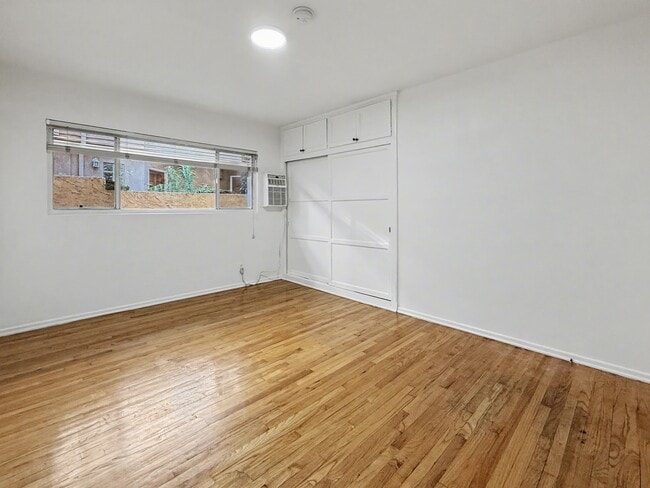 Building Photo - 328-330 S Doheny Dr