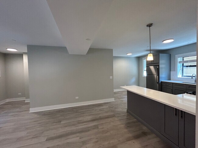 Building Photo - 1131 Oak Ave