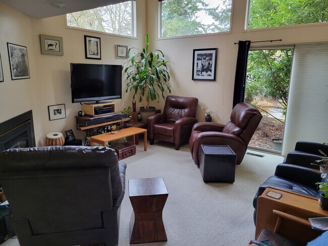 Building Photo - 2170 E Birch St