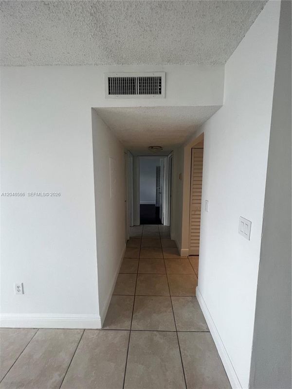 Foto del edificio - 8145 NW 7th St